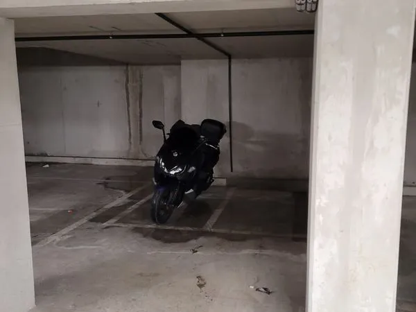 Lot de 3 places de parking moto ultra-sécurisées