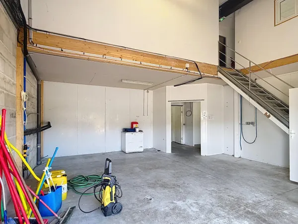 À louer - Local d'activité 301 m² avec entrepôt et bureaux - Martignas-sur-Jalles (33)
