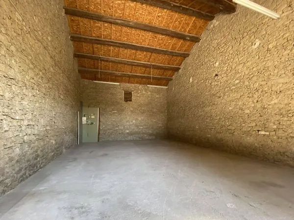 Entrepôt 78 m²