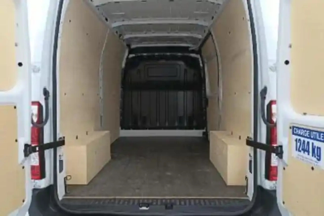 Renault Master fourgon fgn trac f3500 l2h2 blue dci 135 confort — photo 12
