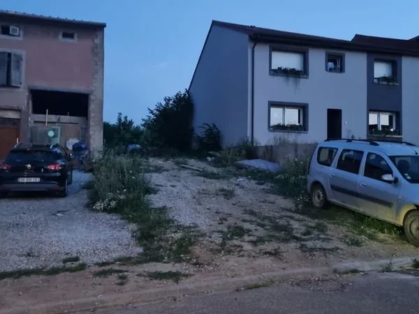 Terrain constructible de 827 m2 a Chemery les deux
