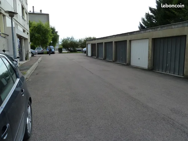 Garage 32 rue traversière Troyes libre sept 2026