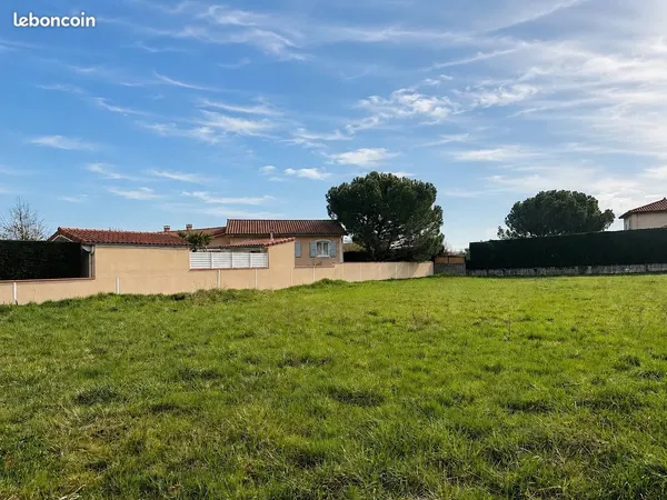 Terrain 601 m² Saint-Romain-le-Puy