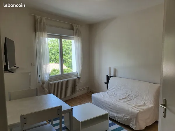 STUDIO meublé agréable