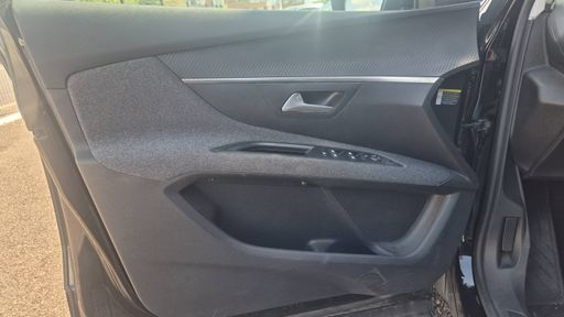 Peugeot 5008 1.5 BlueHDi 130 EAT8 - Allure – 2022 – 145419 km – Diesel – Boîte Automatique — photo 40