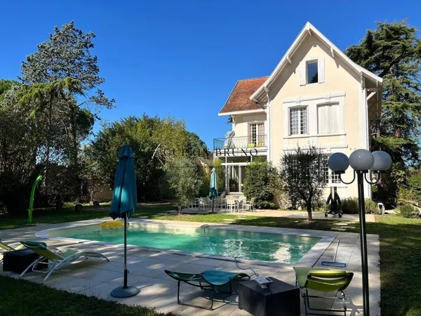 Vends villa - 280 m² - 9 pièces, 6 chambres - Bergerac 24100