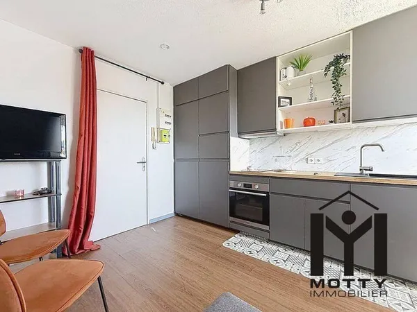 Studio 1 pièce 14 m²