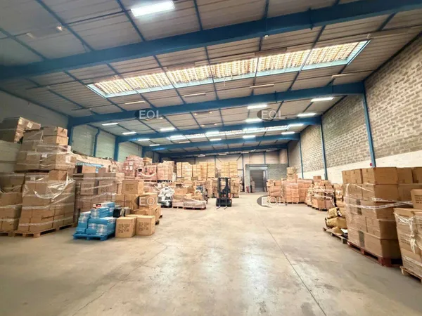 Entrepôt 1100 m²