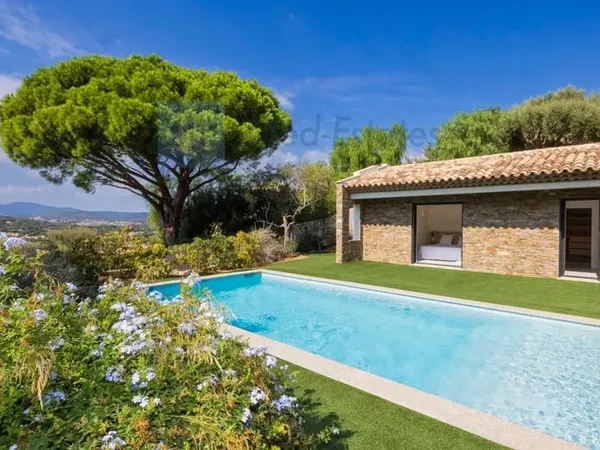 Villa neuve avec emplacement au calme - tout proche du centre & plages