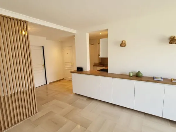 Antibes Centre - 3 pièces 64 m2 en étage - Vue dégagée - Garage