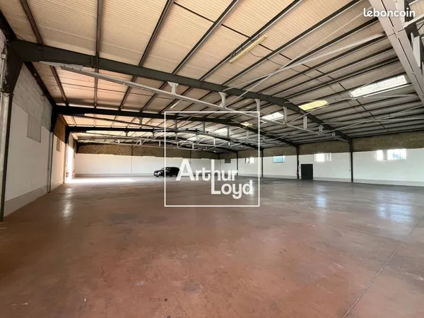 Local d'activité 1 220 m²