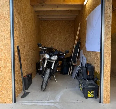 A louer Box de stockage de 6 m² (idéal moto ou autre) - immédiatement disponible