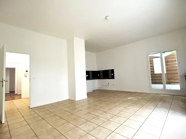 PANTIN (93500) - EXCLUSIVITÉ - Appartement 3 pièces - 70,77 m² (loi Carrez) - RDC - Terrasse 17 m² +