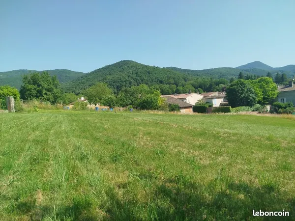 Terrain 714 m² Combovin
