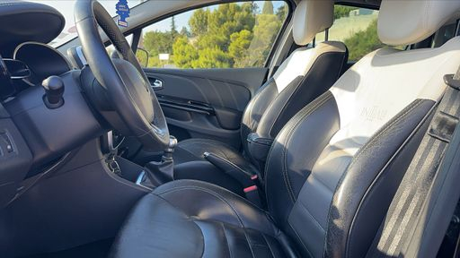 Renault Clio 0.9 TCe 90 - Intiale Paris – 2016 – 96153 km – Essence – Boîte Manuelle — photo 16