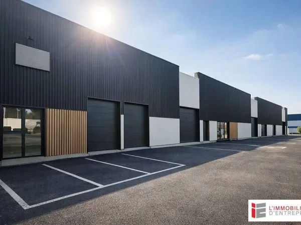 A vendre local 456m² Z.A. La Corbière à Goven