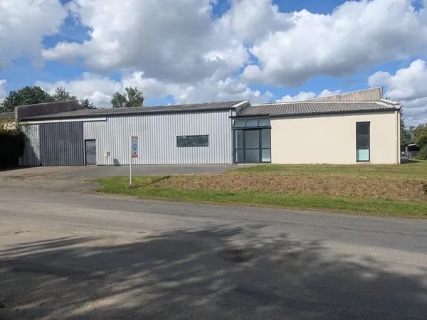 Local d'activités St Brice en Coglès 300 m2