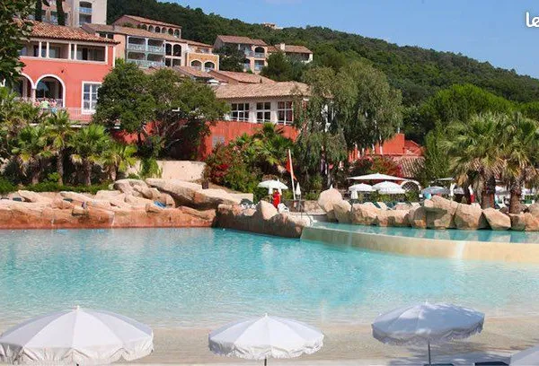 Grimaud - les restanques du golfe de saint-tropez - t2 vue mer avec terrasse et parking couvert