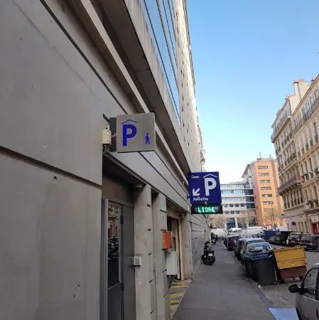 Stationnement Location Marseille 14300€