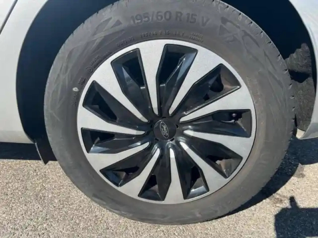 Ford Fiesta 1.0 flexifuel 95ch titanium business 5p — photo 10