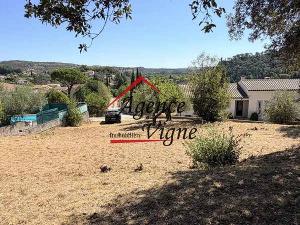 Terrain constructible 940 m²