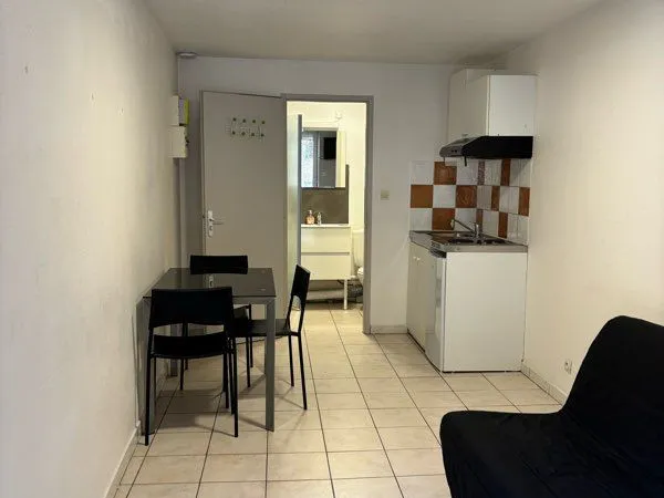 Charmant studio 24 m² - Balcon privé - 380/mois charges comprises