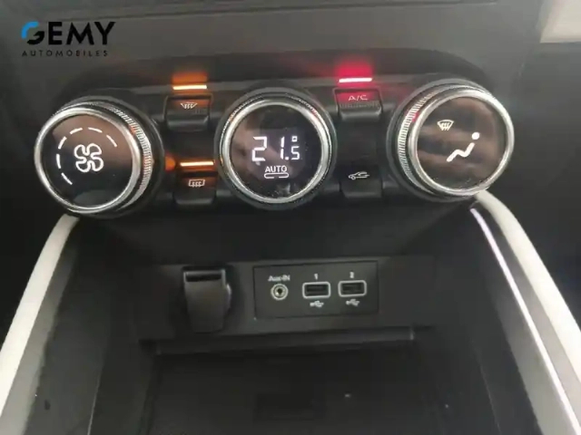 Renault Clio e-tech 140 - 21n — photo 41