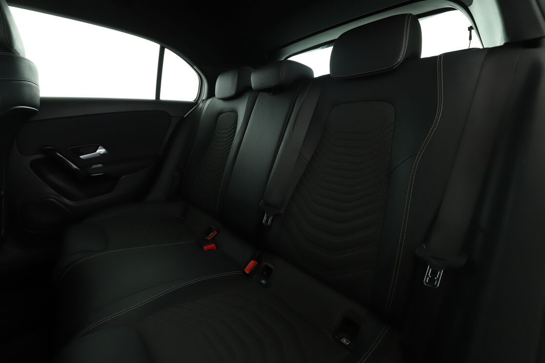 Mercedes-Benz Classe A 180 d Style Line 7G-DCT — photo 13