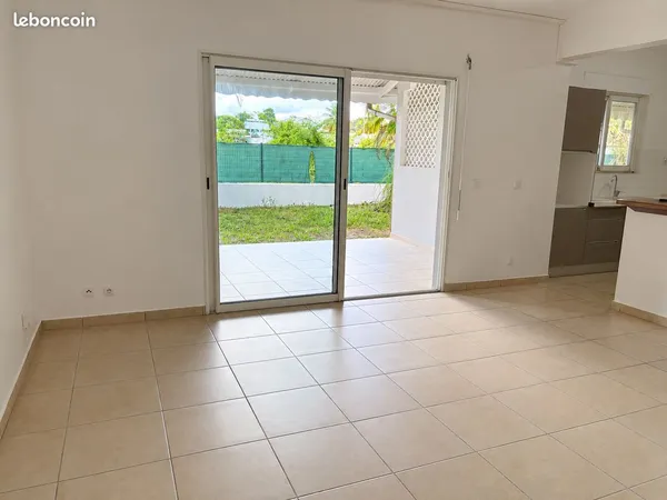 À louer T3 - 2 chambres, quartier sécurisé avec accès privé à la plage
