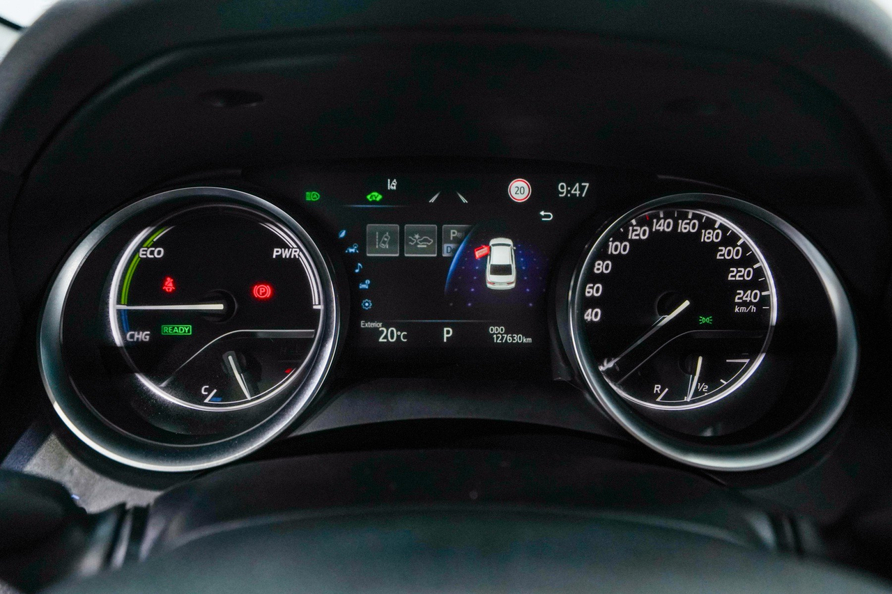 Toyota Camry — photo 14