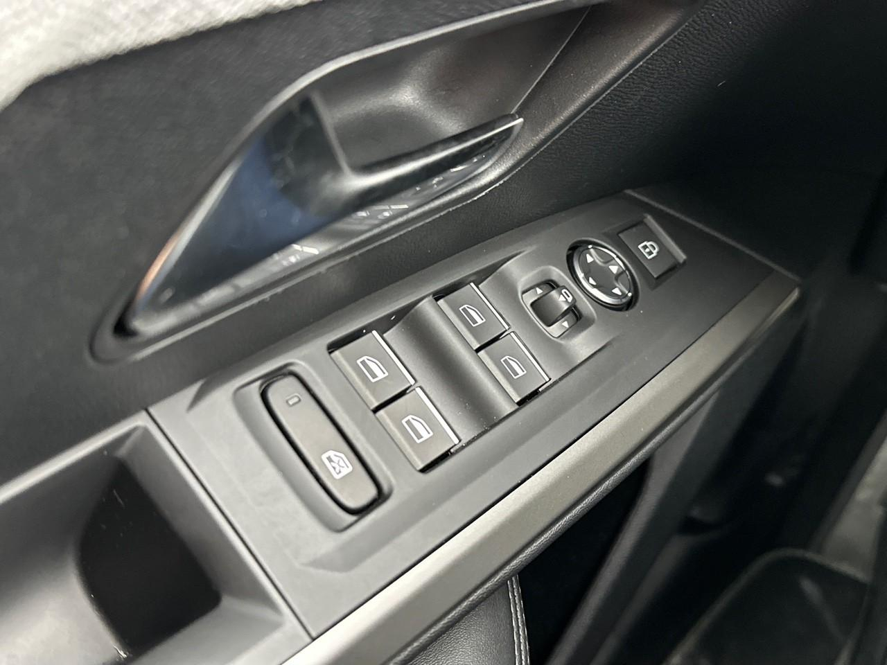 Peugeot 3008 hybrid 145 e-dcs6 gt — photo 17