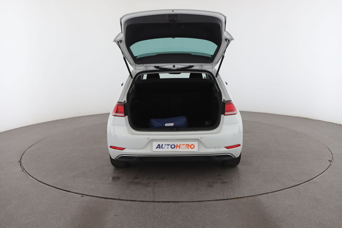Volkswagen Golf VII 1.5 TSI EVO IQ.Drive DSG7 — photo 15