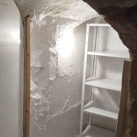 Cave 2 m2 Paris 20e