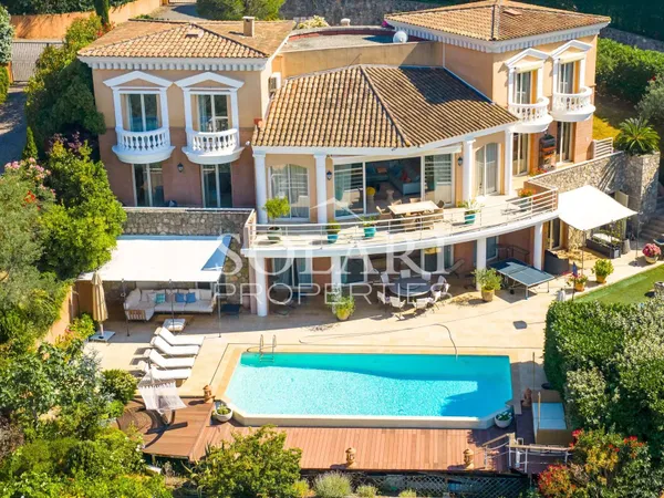 Villa 9 pièces 400 m²