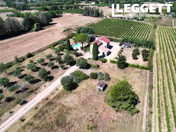 Le Luc en Provence, Belle bastide de 5 chambres, 8 pièces, piscine, garage, puits sur un terrain de 