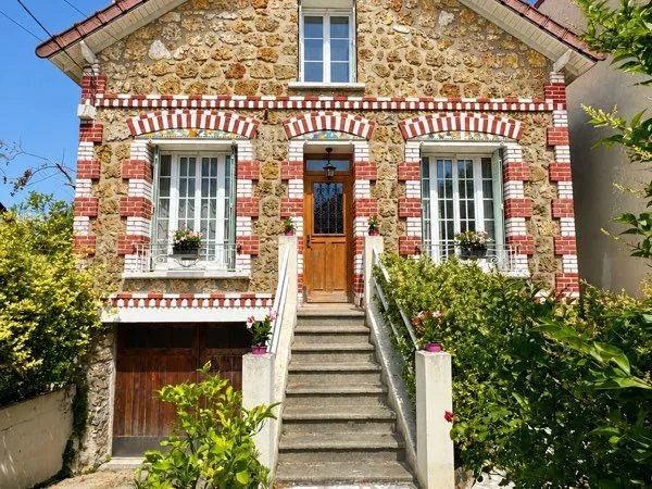 Charmante maison meulière avec jardin - 125,54 m² au sol - Gare et hôpital à pied