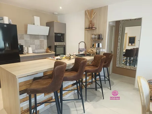 SAINT MAURICE L EXIL maison 135m2 sur deux niveaux, 200m2 te