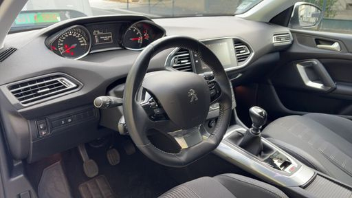 Peugeot 308 1.2 PureTech 130 - Allure – 2020 – 6964 km – Essence – Boîte Manuelle — photo 15
