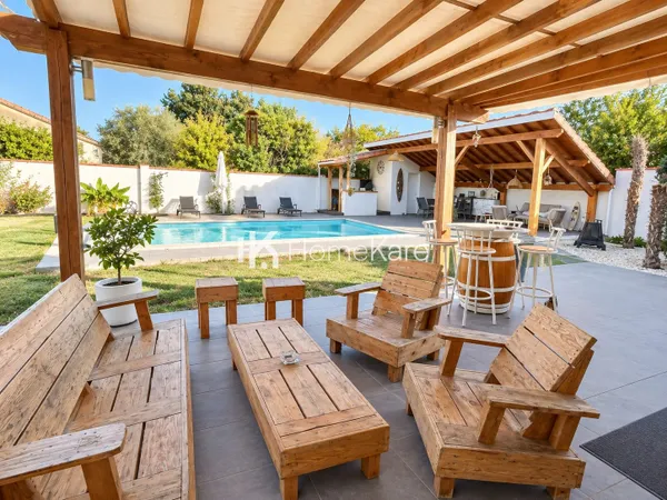 UN AIR DE VACANCES À LA MAISON