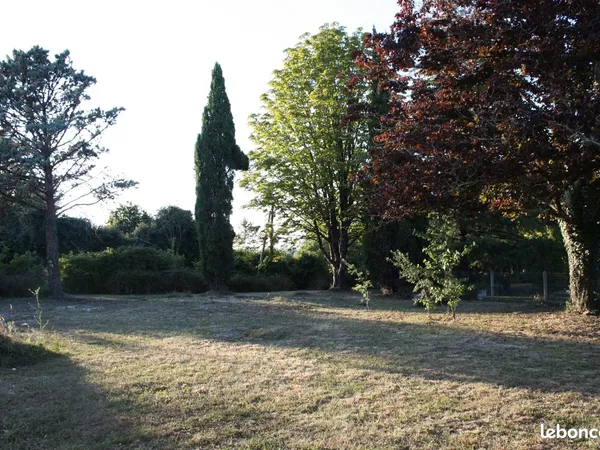Terrain constructible Saintes arboré proche centre ville