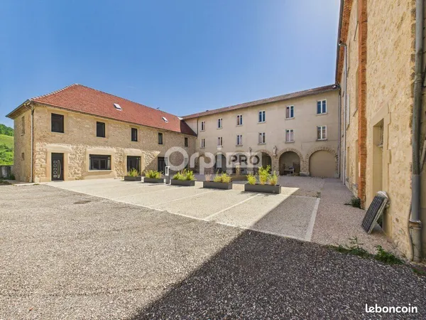 Bâtiment 4 000 m²