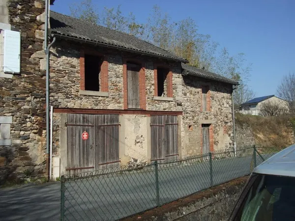 BRASSAC 81260. Maison 3 Chambres plus 1bureau BEG 2 Garages