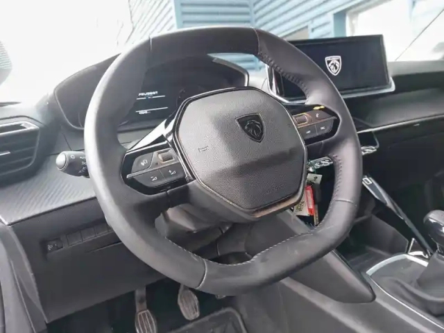 Peugeot 208 puretech 75 s&amp;s bvm5 — photo 9
