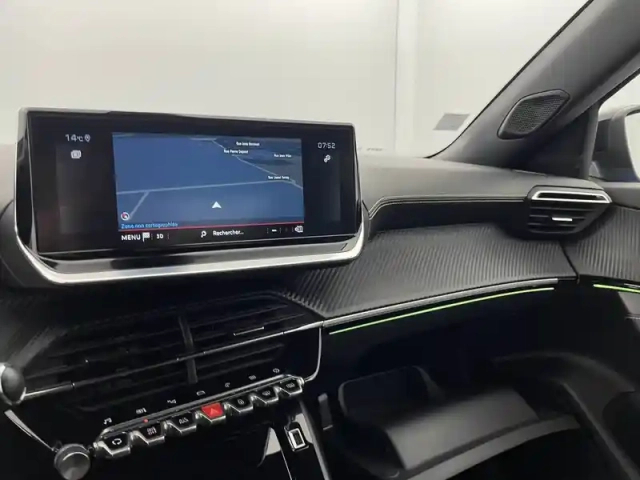 Peugeot 2008 puretech 130 s&amp;s bvm6 — photo 28