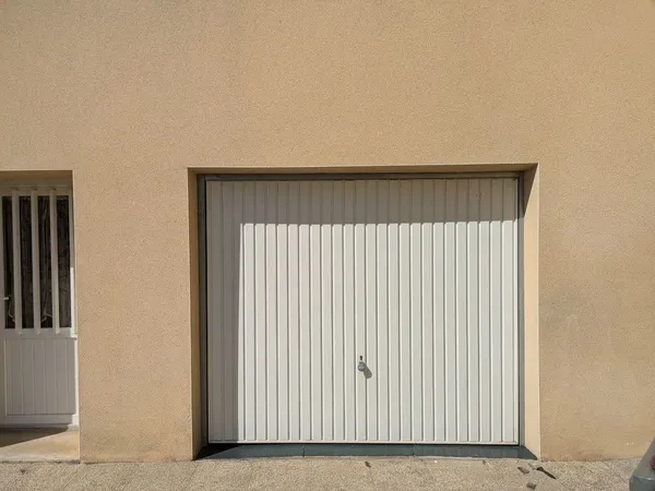 Box fermé 20m² ? Sécurisé ? Quartier Port Boinot, Niort