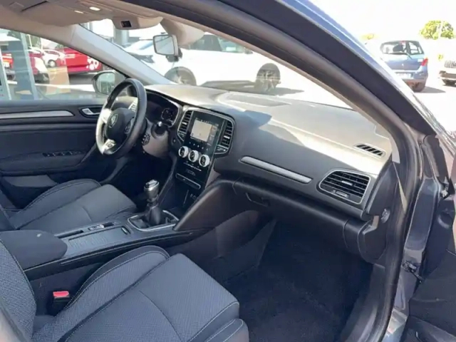 Renault Megane iv berline blue dci 115 — photo 14