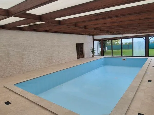Maison rénovée 190 m2 avec piscine intérieure - Bourgogne - Fresnes