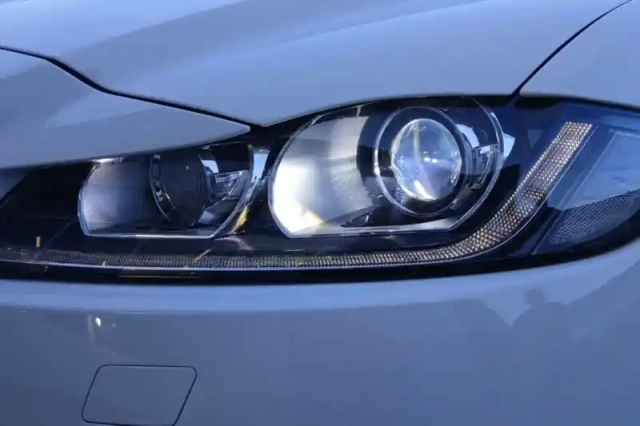 Jaguar F-Pace 2.0 d - 180 ch awd bva8 — photo 31
