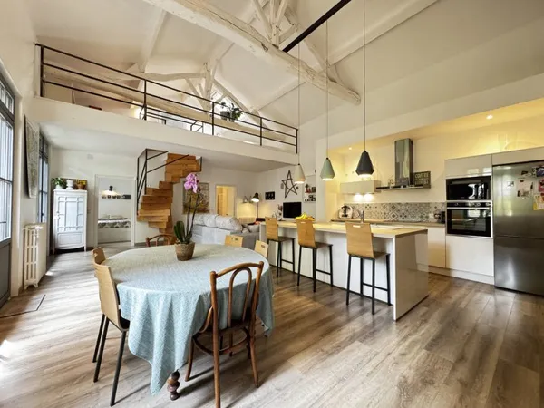 LOFT ATYPIQUE AU CENTRE VILLE