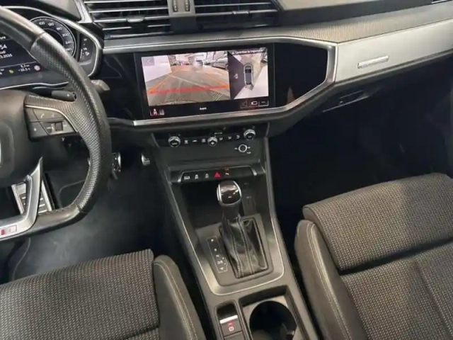 Audi Q3 35 tfsi 150 ch s tronic 7 s line — photo 10